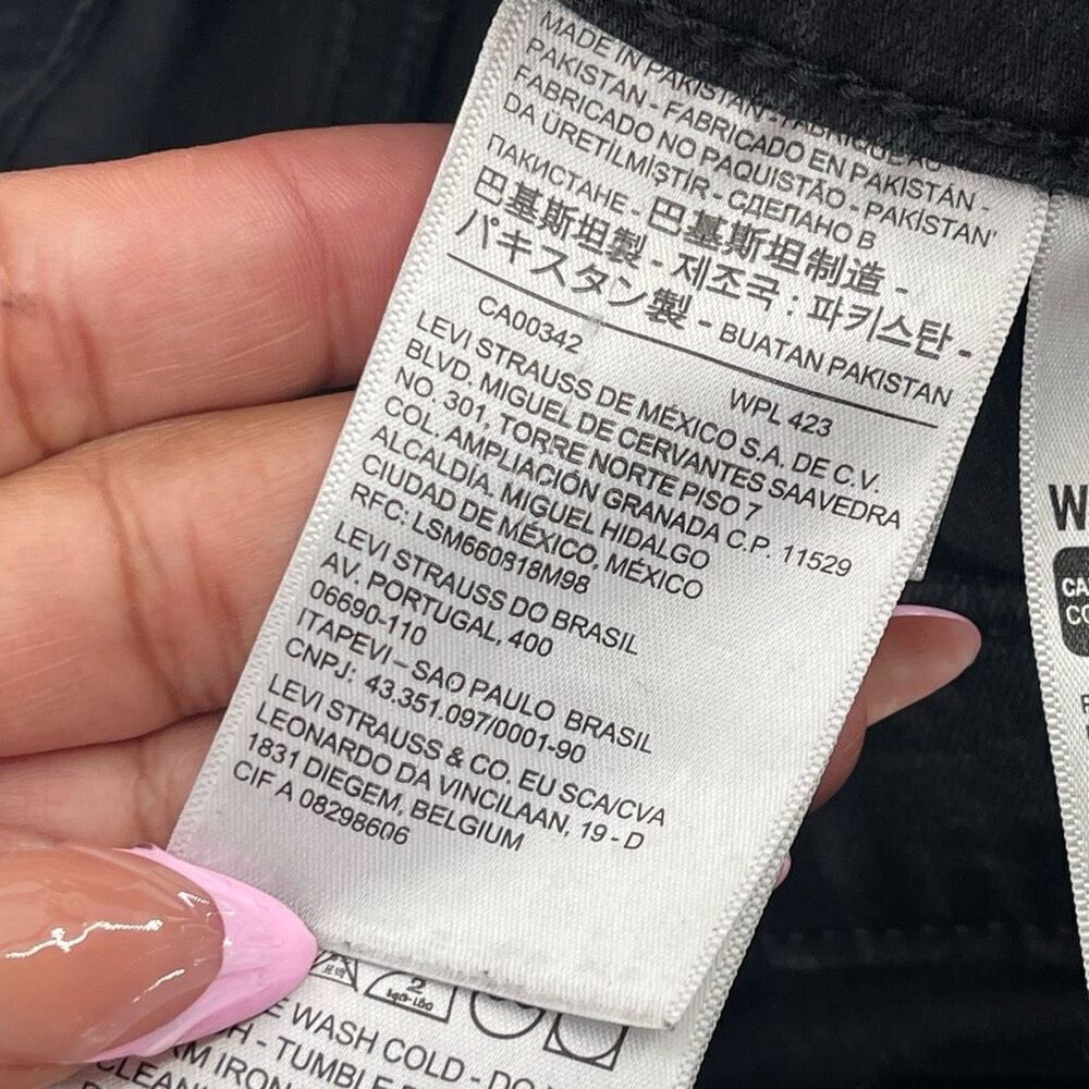 Levi’s 314 Shaping Straight Black Women’s Jeans Mid Rise Tummy Control 30x32 - Picture 10 of 15
